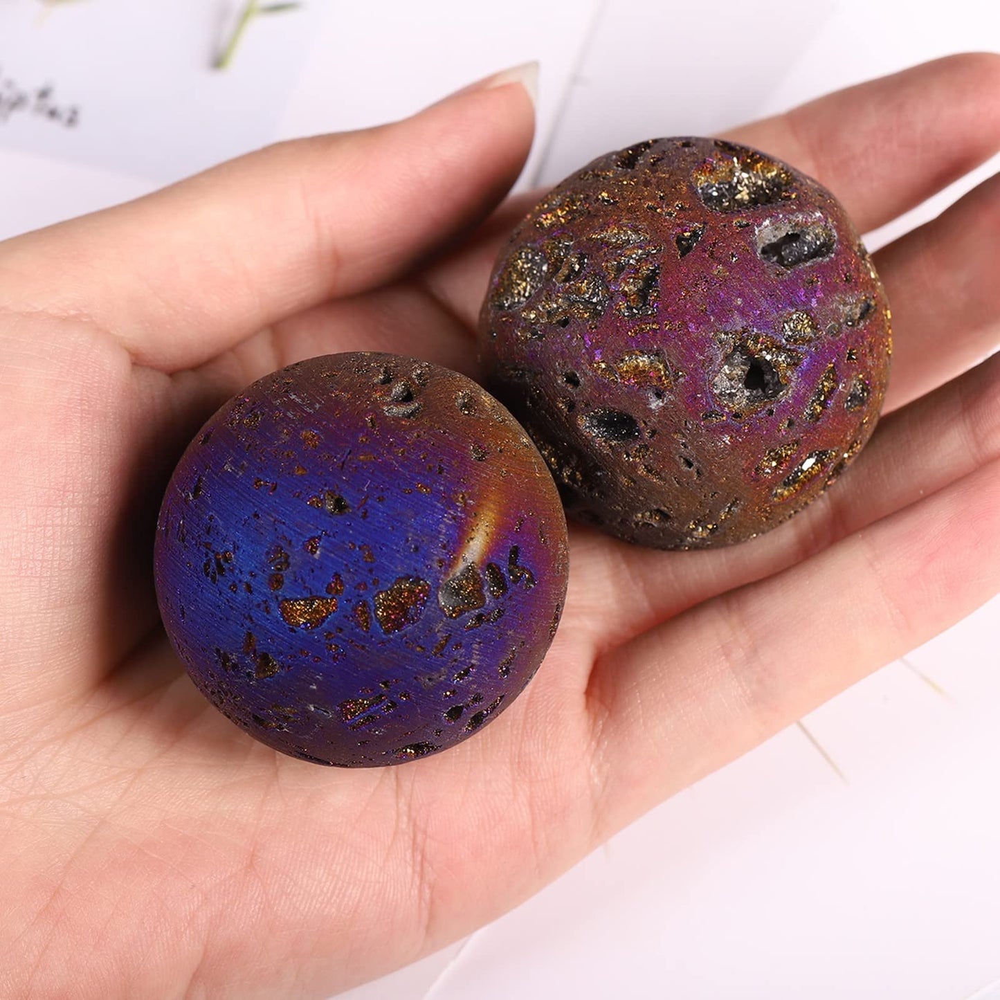 Cheungshing Angel Aura Quartz Druzy Geode Sphere with Wooden Base,Titanium Coated Crystal Quartz Agate Ball Healing Sculpture Statue for Easter Day, Gold-Purple
