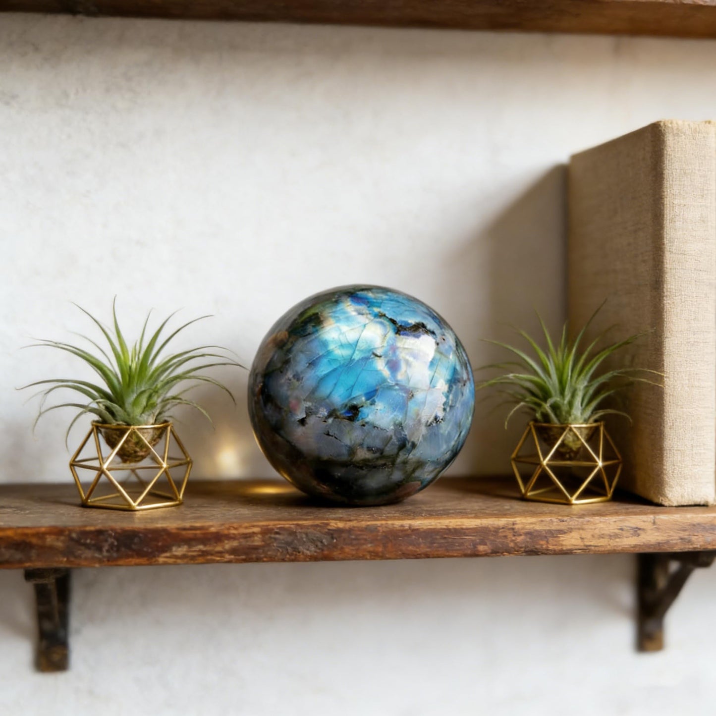 AierCrystal Natural Stone Crystal Sphere Feng Shui Home Decoration Ball Positive Energy Scrying Orb for Meditation Tool for Spiritual Space Purification Globe Diameter 6-7cm Labradorite Sphere