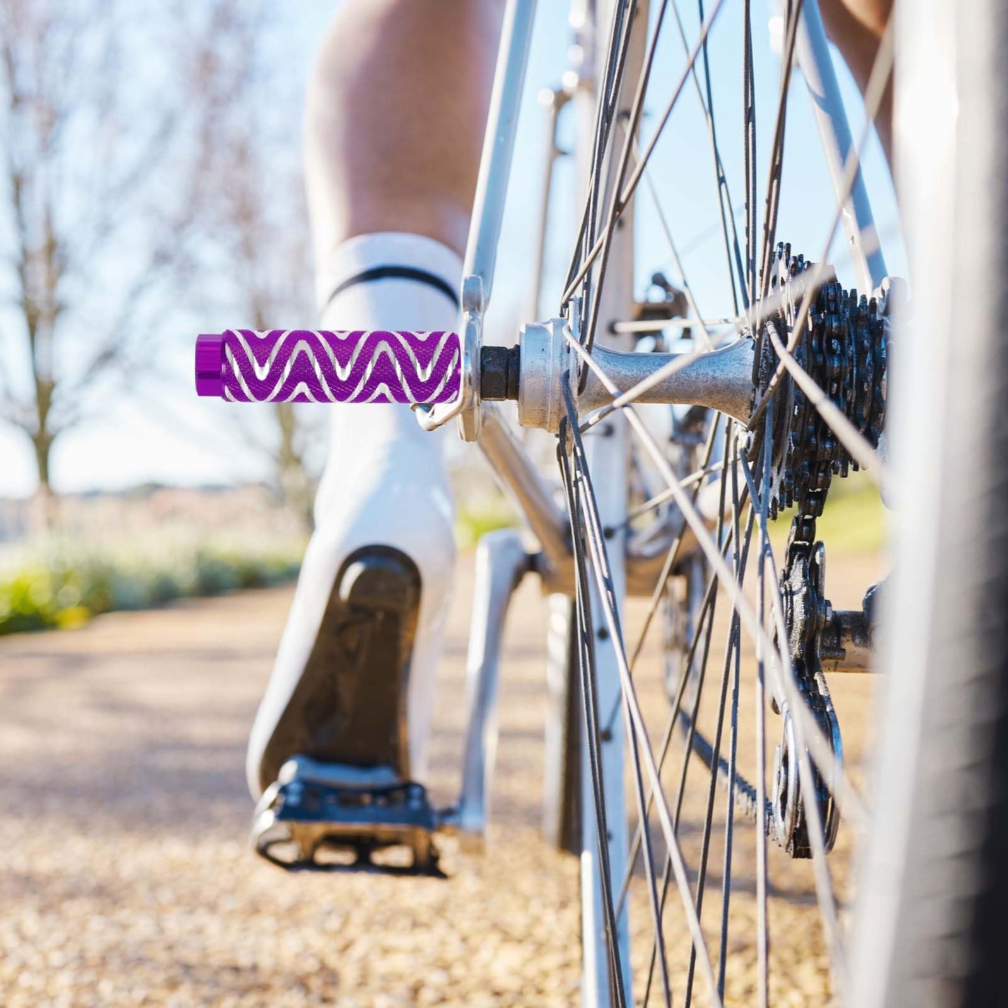 PATIKIL Bike Pegs Fit 3/8 Inch Axles, 2 Pack Aluminum Alloy Anti-Skid Lead Foot Small Bicycle Peg Back Seat Stands with Stripe for BMX Mountain Dirt Bike Cycling Rear, Purple