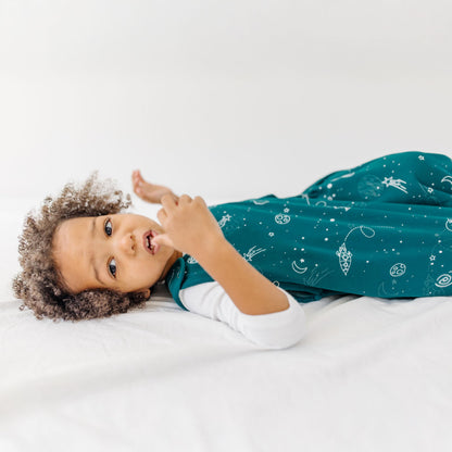 Woolino Big Kid Sleeping Bag, 4 Season Baby Sleep Sack, Merino Wool and Organic Cotton Wearable Blanket, 4-6 Years, Space (Glow In The Dark)