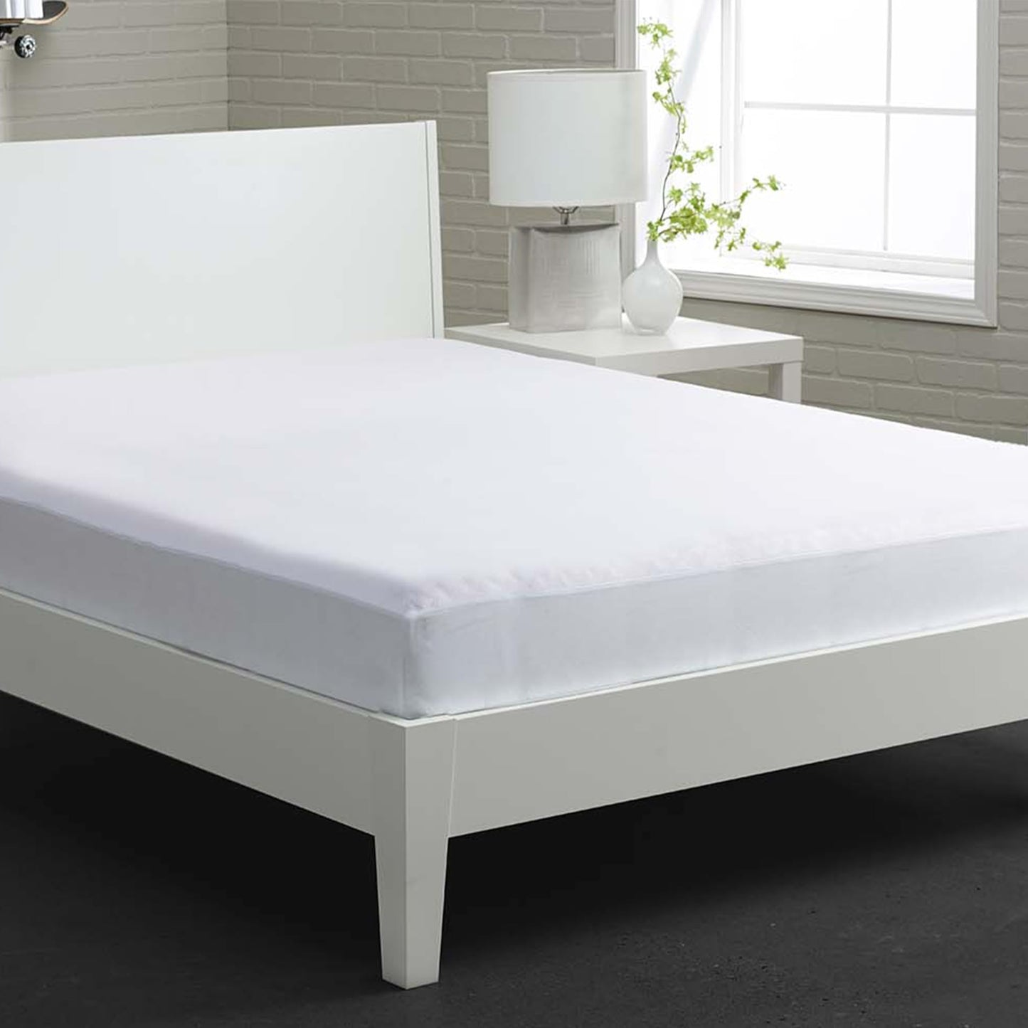 Bedgear Basic Mattress Protector –Waterproof Mattress Cover for College Dorm Beds - Lightweight, Breathable & Noiseless Mattress Pad - Machine Washable Bed Protector for Stain Protection - Queen
