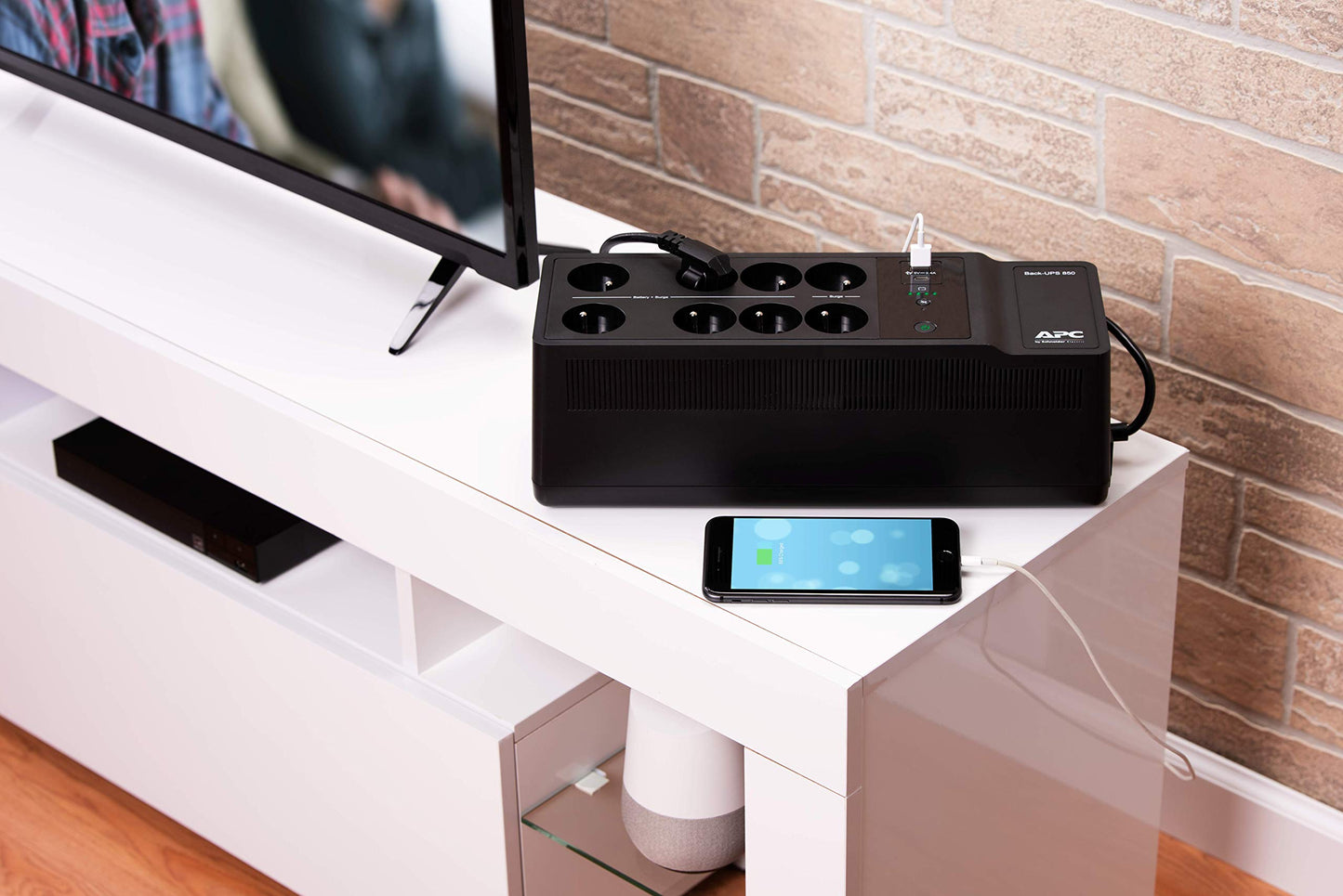 APC Back-UPS "Essential" BE850G2-FR - Surge Arrester UPS with 850VA Battery Backup (8 Outlets, Surge Protector, 2 USB Fast Charging Ports, Type-A and Type-C)