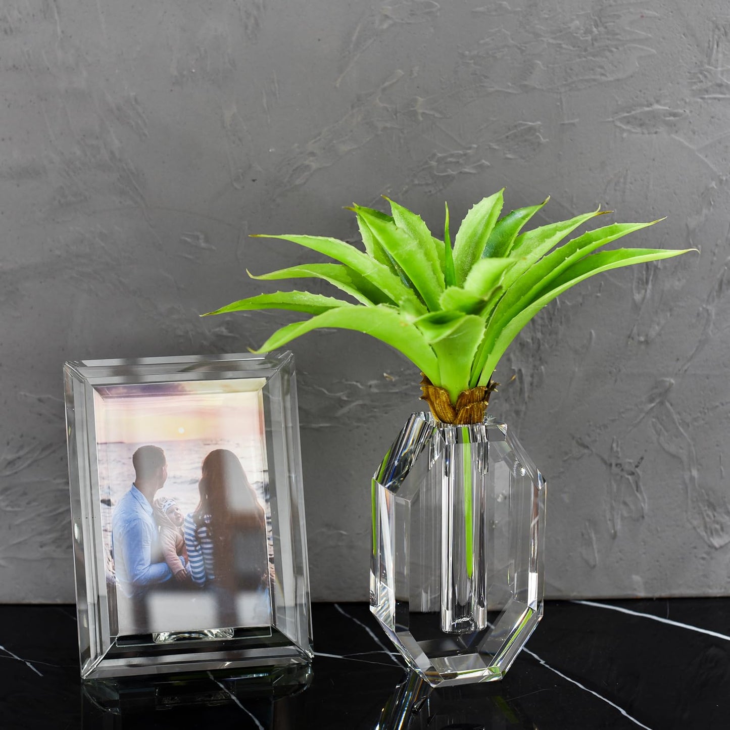 Crystal Vase 6.5-inch high, Suitable for Home Decoration, Wedding, Christmas and Any Other Occasions Crystal Flower Vase，Extravagant Gift, Clear