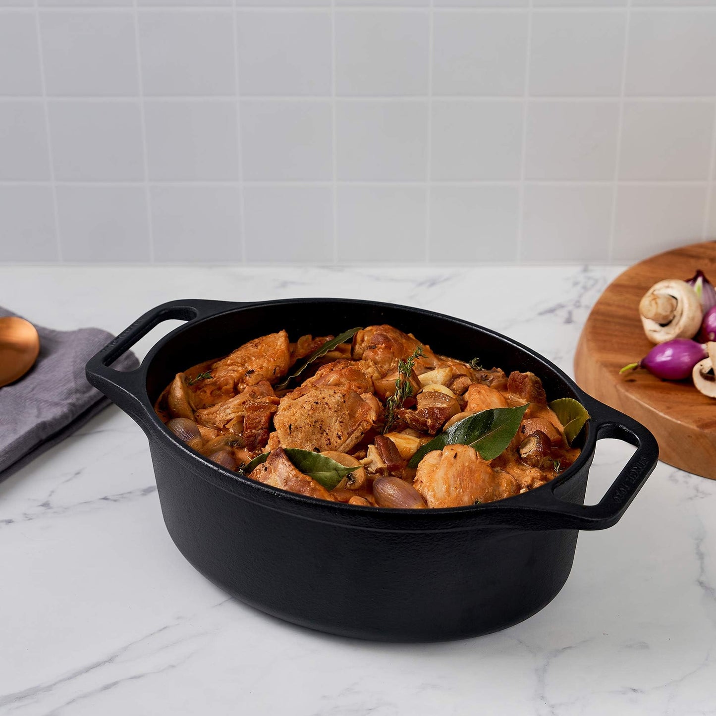 Victoria Dutch Oven Pot and Pan Induction Enamelled Cast Iron 31 cm Oval, Set of 2 Cocotte 5.7 L, PTFE and PFOA Free, Suitable for Fire, Barbecue, Oven, Ceramic Hob, Gas
