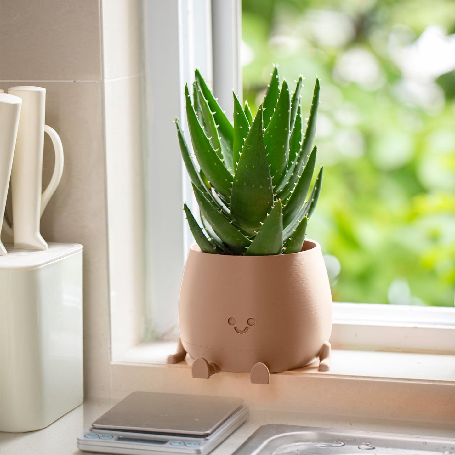 TOPOLA Happy Face Planter, 5.2 Inches Plastic Plant Pot, Self Watering Plant Pot with Drainage Holes for Indoor Outdoor, Succulent Pot, Funny Flower Pot, Khaki