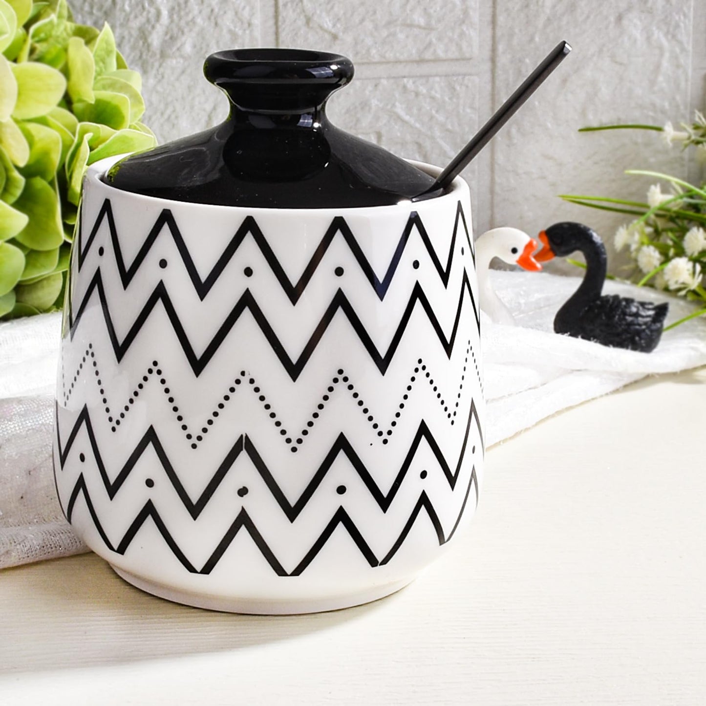 Cerficer Ceramic Sugar Bowl with Lid and Spoon, Decorative Sugar Jar for Coffee Bar, Modern Black Chevron Zigzag Pattern Salt Cellar, Chic Kitchen Storage or Decor