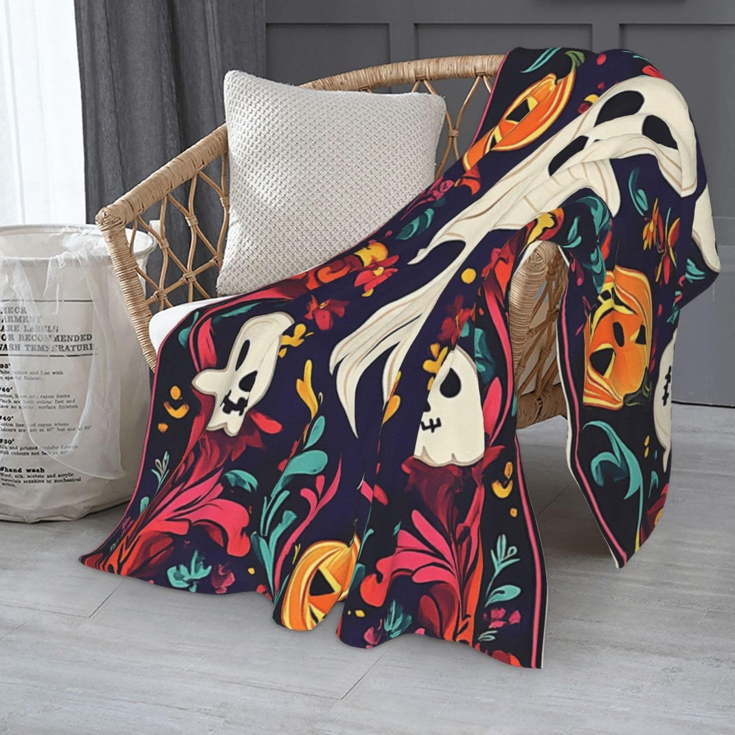 CDSASHCA Spooky Ghosts Flannel Blanket,Cute Design with Floating Phantom Print,Ultra-Soft Fleece for Festival Party Cozy Vibes，Suitable for Sofa,Bed and Office Decoration，Gifts for Friends 50X60 Inch