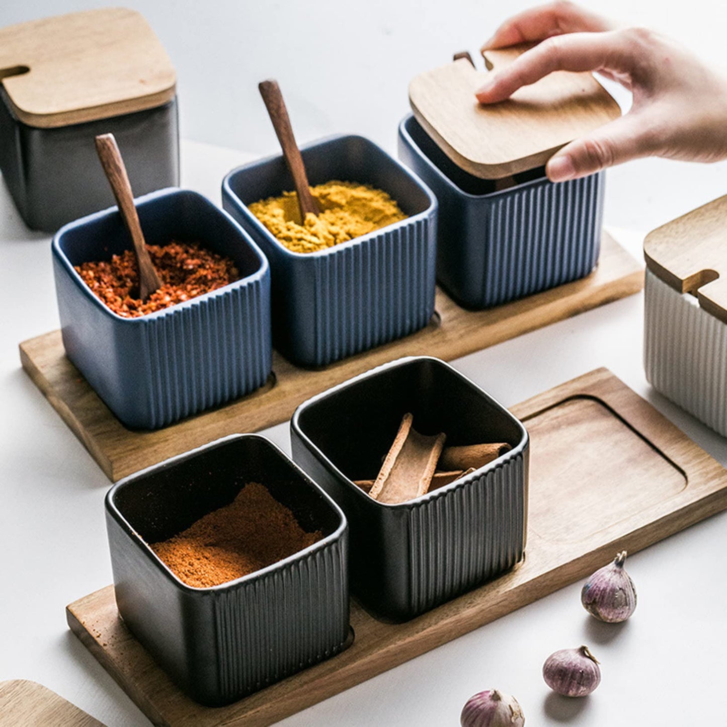 BIHOIB Black Porcelain Sugar Bowl Condiment Pot Salt Container with Wooden Lid, Spoon and Tray, Modern Spice Box Seasoning Jar, Set of 2
