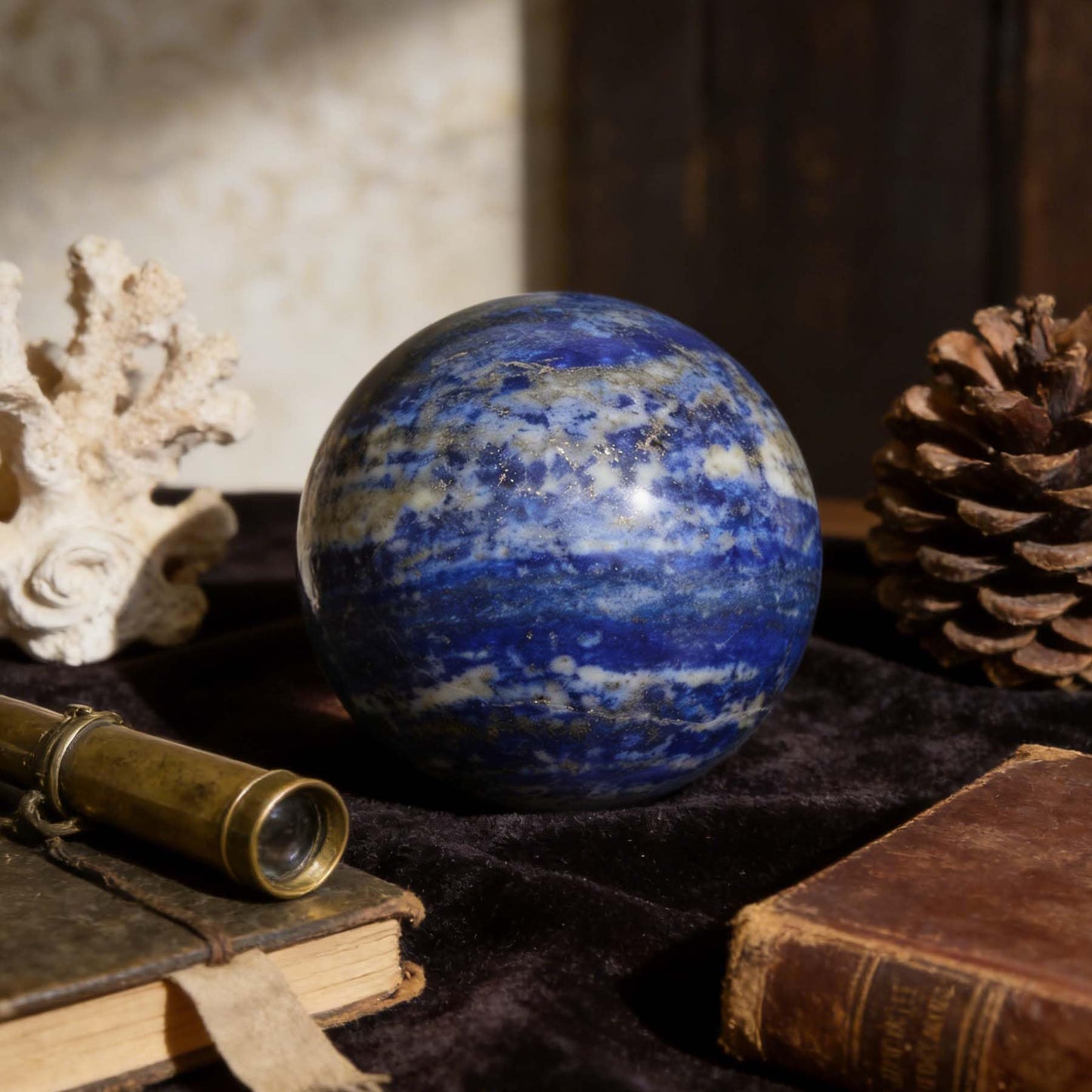 AierCrystal Natural Stone Crystal Sphere Feng Shui Home Decoration Ball Positive Energy Scrying Orb for Meditation Tool for Spiritual Space Purification Globe Diameter 4-5cm Lapis Lazuli Sphere