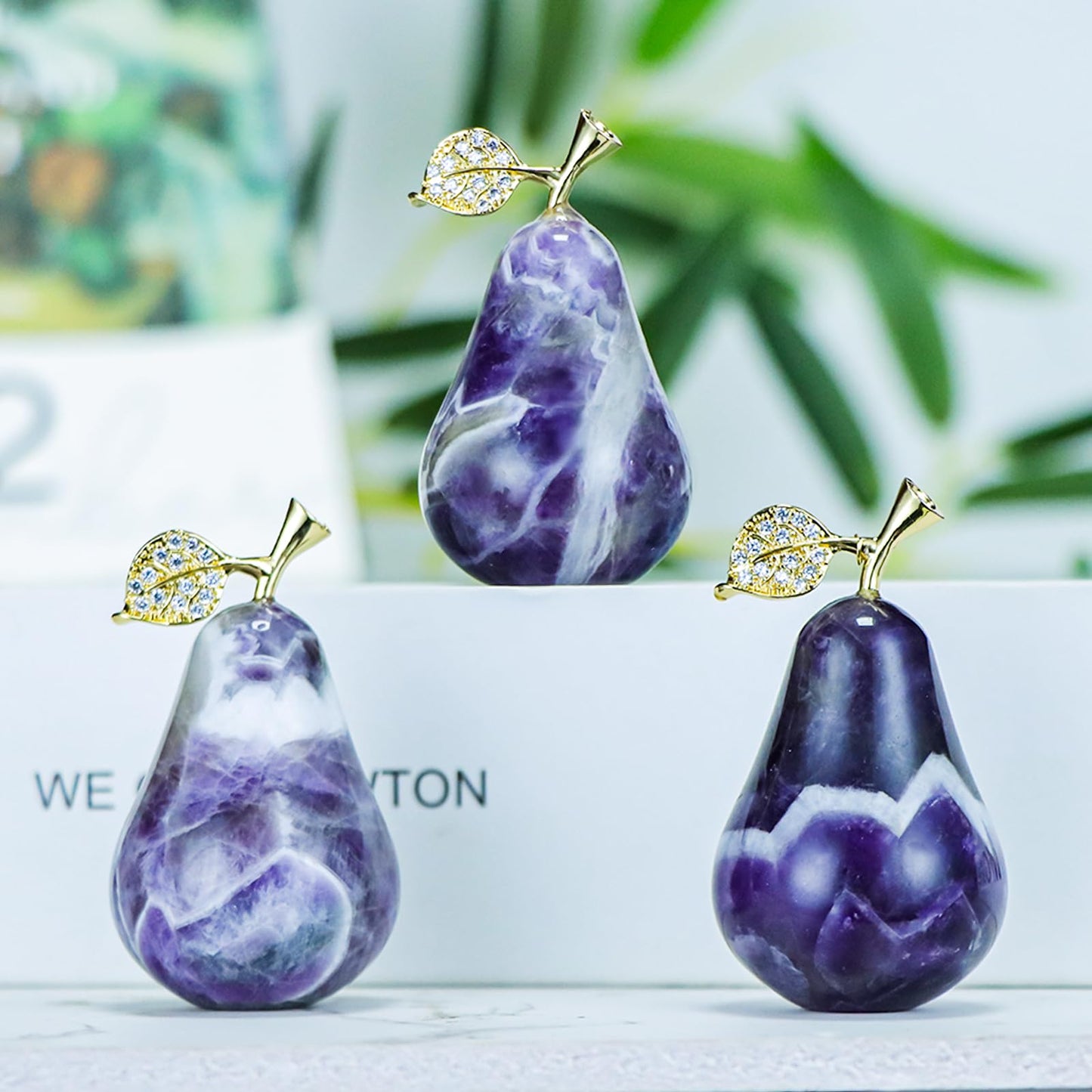 LEADGEM Amethyst Crystal Pear Statue Home Ornament Decor Quartz Fruit Pears Sculpture Collectible Figurines Paperweight for Home Kitchen Tabletop Centerpiece