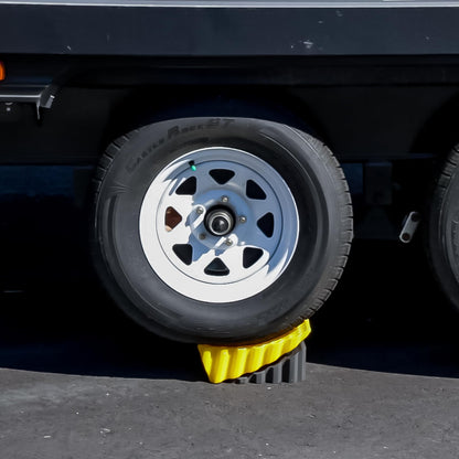 Camco Curved Camper/RV Leveler & Wheel Chock - Features Heavy Duty Honeycomb Design & Includes Non-Slip Rubber Grippers on Wheel Chock - Compatible w/Trailers Up to 30,000 lbs - 1-Pack (44423)