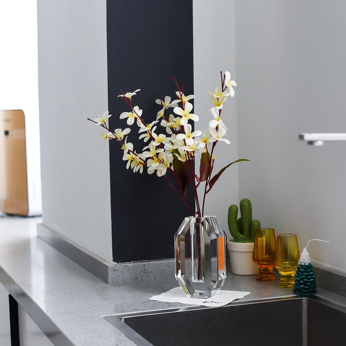 Crystal Vase 6.5-inch high, Suitable for Home Decoration, Wedding, Christmas and Any Other Occasions Crystal Flower Vase，Extravagant Gift, Clear