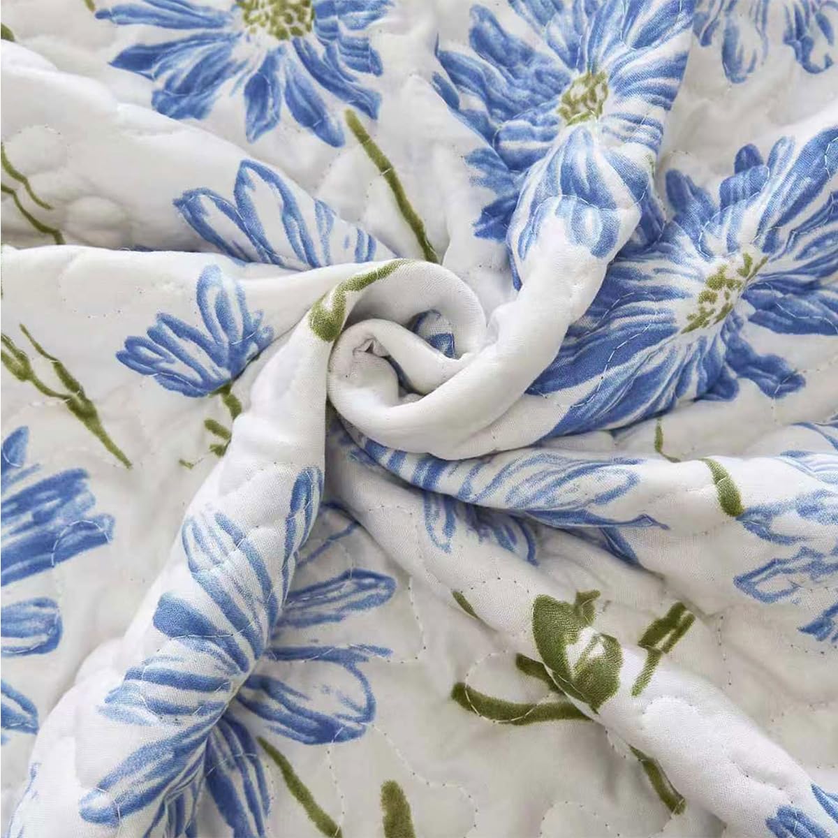 SANOCAY Blue Daisy Floral Quilt Set Queen Size, 3 Piece Lightweight Summer Bedding Set with 2 Pillow Shams, Soft Reversible Microfiber Bedspread, Farmhouse Coverlet for All Season (Blue Daisy, Queen)