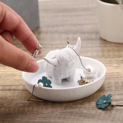 Awsaccy Highland Cow Ring Holder with Circular Dish, 3D Printed Plastic Farmhouse & Bohemian Style Cute Unique Women Gifts Stuff Ring Jewelry Plate Organizer for Bathroom Office Home Room Desk Decor