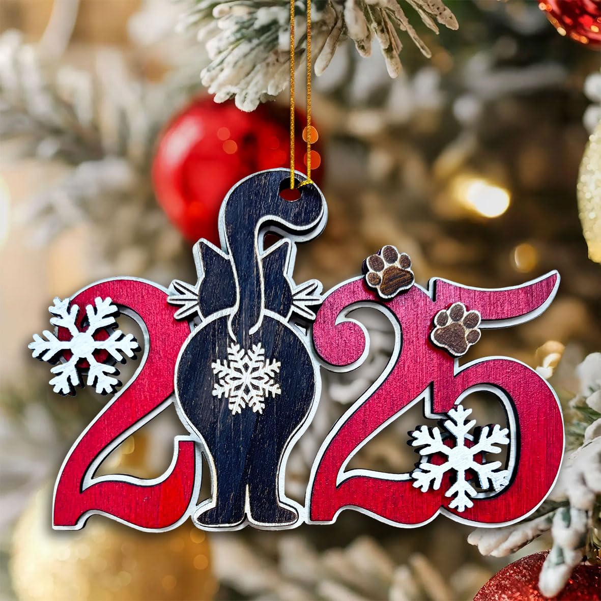 Black Cat 2025 Christmas Ornament – Funny Kitten Butt Wooden Tree Decoration with Snowflakes & Paw Prints for Cat Lovers, Pet Owner Christmas Décor