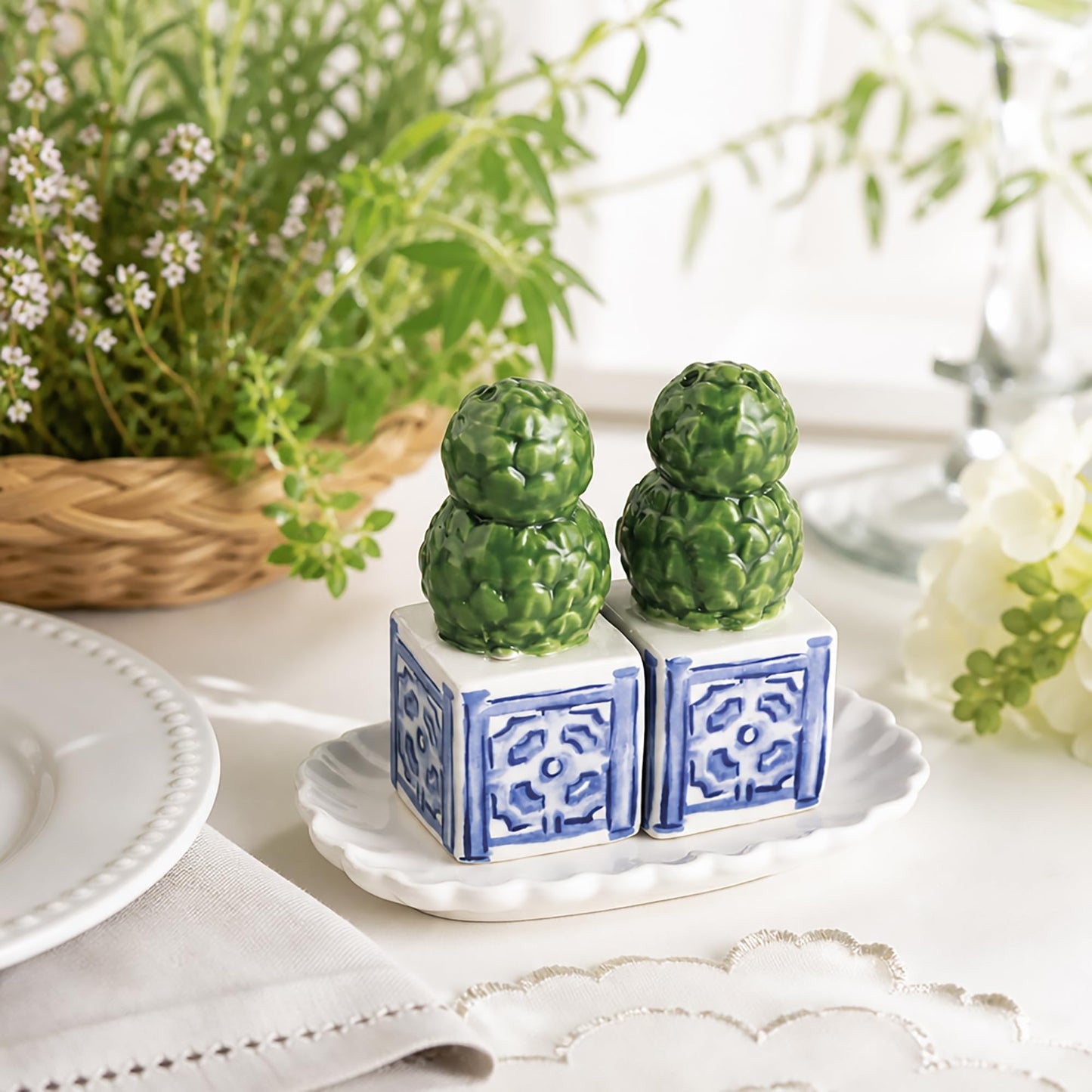 Mud Pie Ceramic Topiary Salt And Pepper Shaker Set