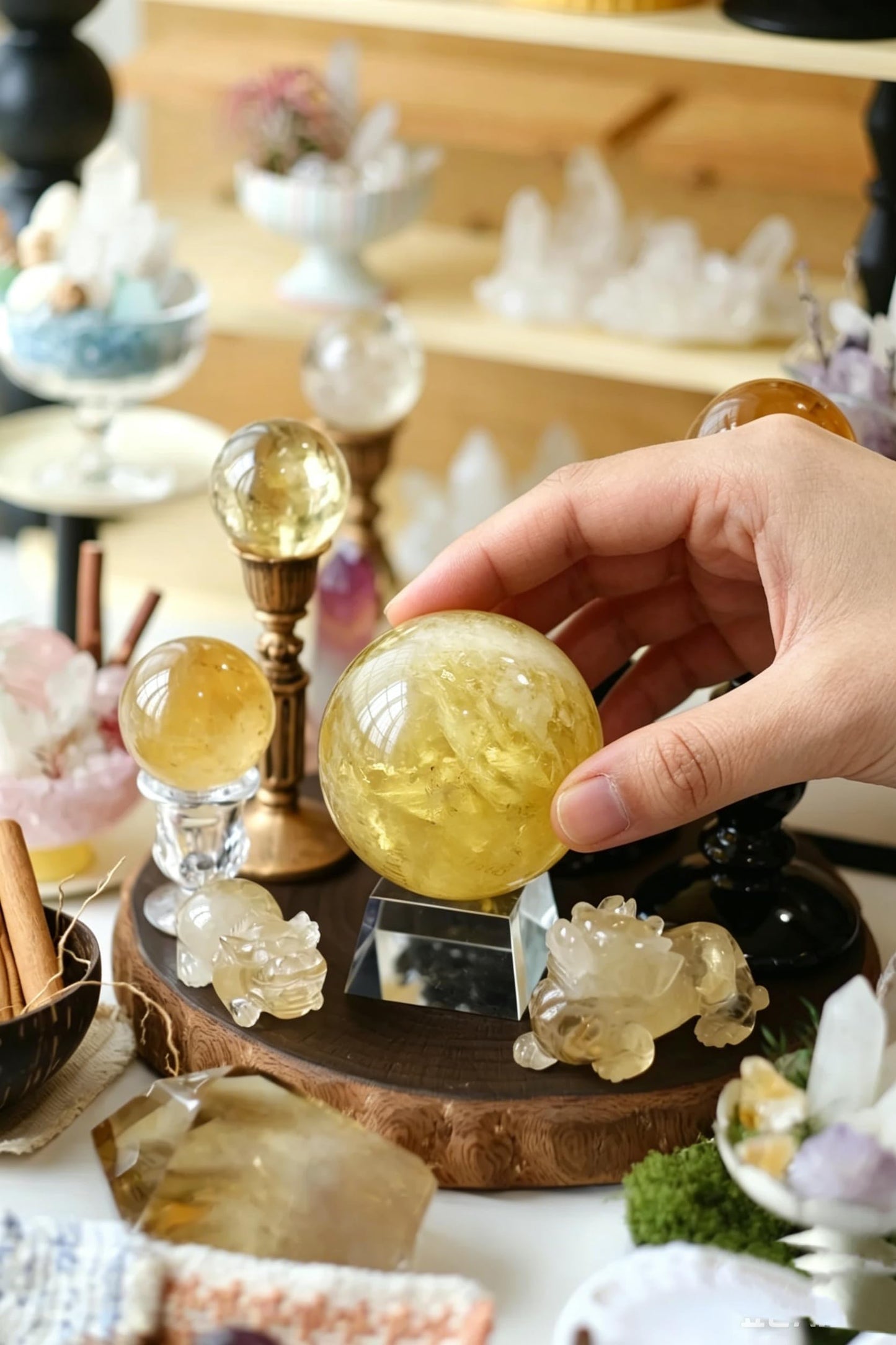 AierCrystal Natural Stone Crystal Sphere Feng Shui Home Decoration Ball Positive Energy Scrying Orb for Meditation Tool for Spiritual Space Purification Globe Diameter 4-5cm Citrine Sphere
