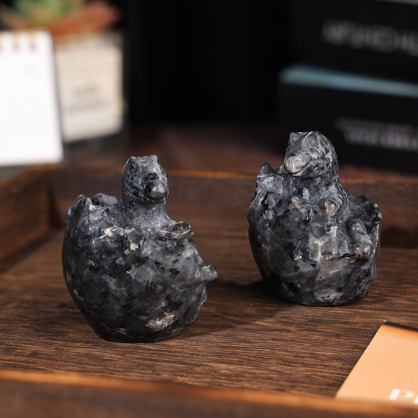 Rockcloud Handmade Healing Crystal Black Labradorite Dinosaur Egg Statue Meditation Stone Animals Sculpture for Home Decoration