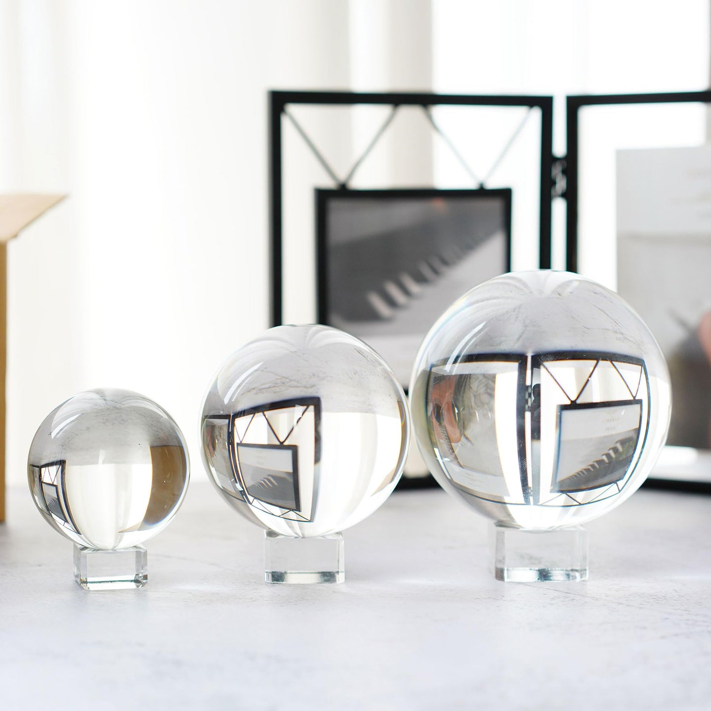 ZEERSHEE 3pcs 60/80/100mm Clear Crystal Balls with Stand Decorative Transparent Spheres Photography Prop for Magical Shots Fengshui Crystal Balls for Meditation Divination Decor