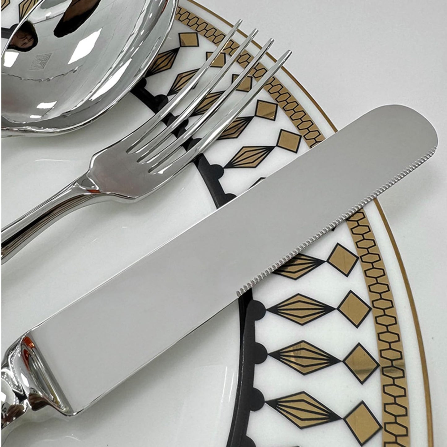 36-pcs Silverware Set with Shell-shaped spoons Cutlery Flatware for 6 Utensils 18/10 Stainless Steel Flatware Sets Utensil Premium Spoons Knife Fork for Kitchen Restaurant Banquet Wedding Christmas