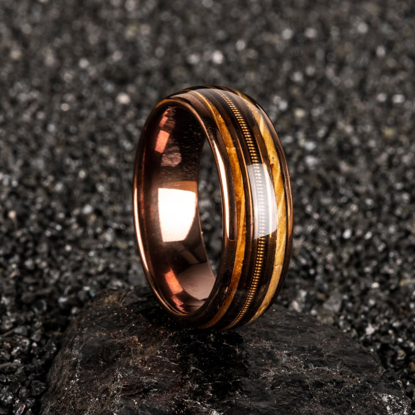 JEWPER 8mm Men Womens Wedding Band Tungsten Rings Brown Fashion Promise Carbide Inlaid Guitar Strings Whiskey Barrel Wood Matte Finish Edge Comfort Fit size 7-12(10)