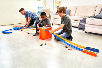Hot Wheels Track Builder Deluxe Stunt Box, Over 5 metres Track Builder System, Head-to-Head Stunt Tracks with Dual Launchers, Includes 2 Toy Cars, Toys for Ages 6 Years and Up, One Pack, ‎GGP93