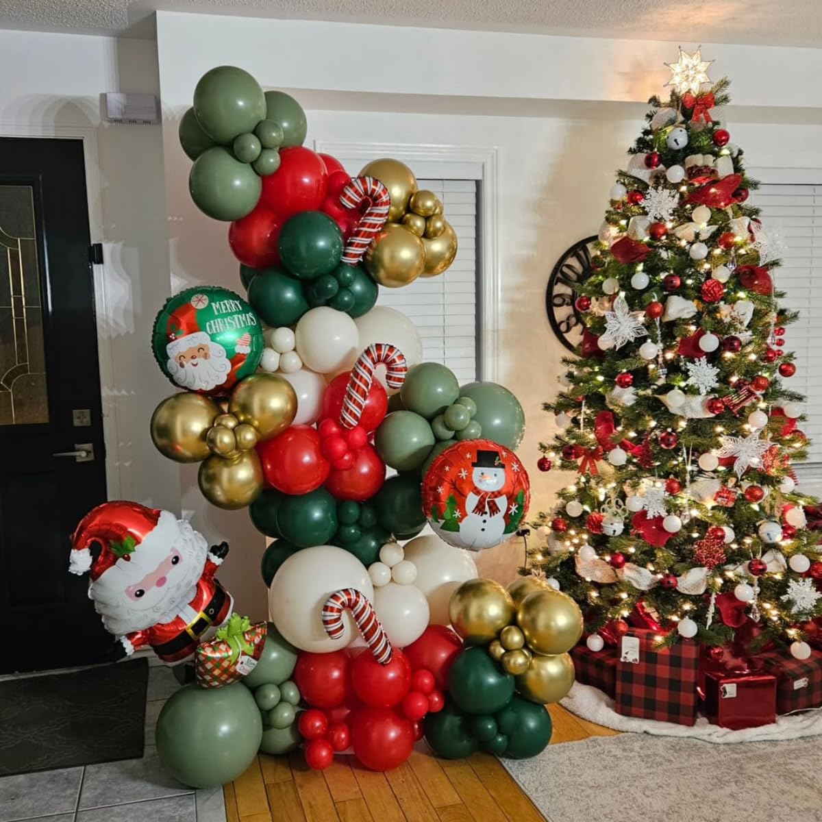 Lukiituke Christmas Balloon Garland Arch Kit, 134Pcs Red and Green Balloons, 4 Sizes Red Green Gold White Balloons for Christmas Theme Birthday Party Backdrops Decorations