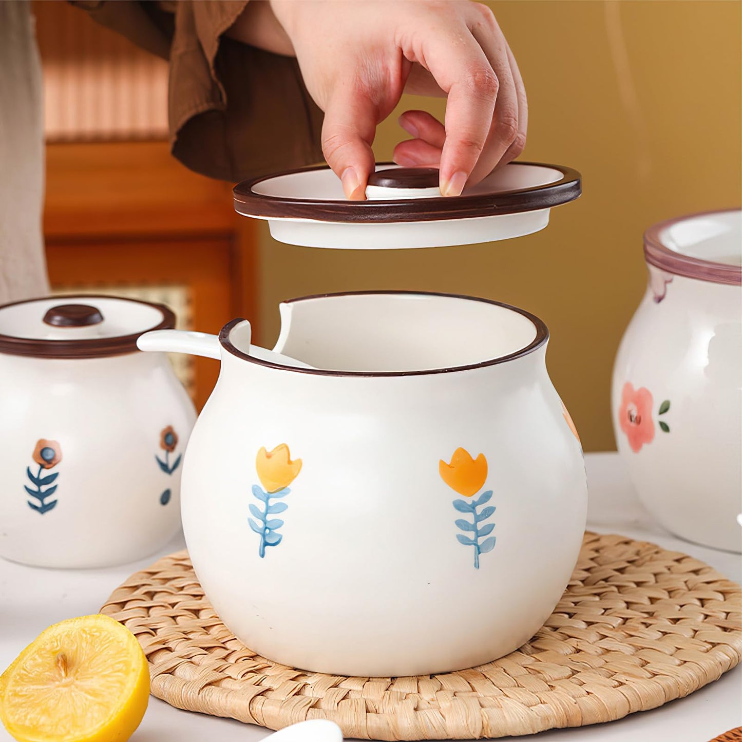 auons Ceramic Salt and Sugar Bowl, Porcelain Condiment Jars with Lid and Spoon, Seasoning Spice Pot Bowl, Salt Sugar Pepper Storage Jar, 600ml, Yellow Flower