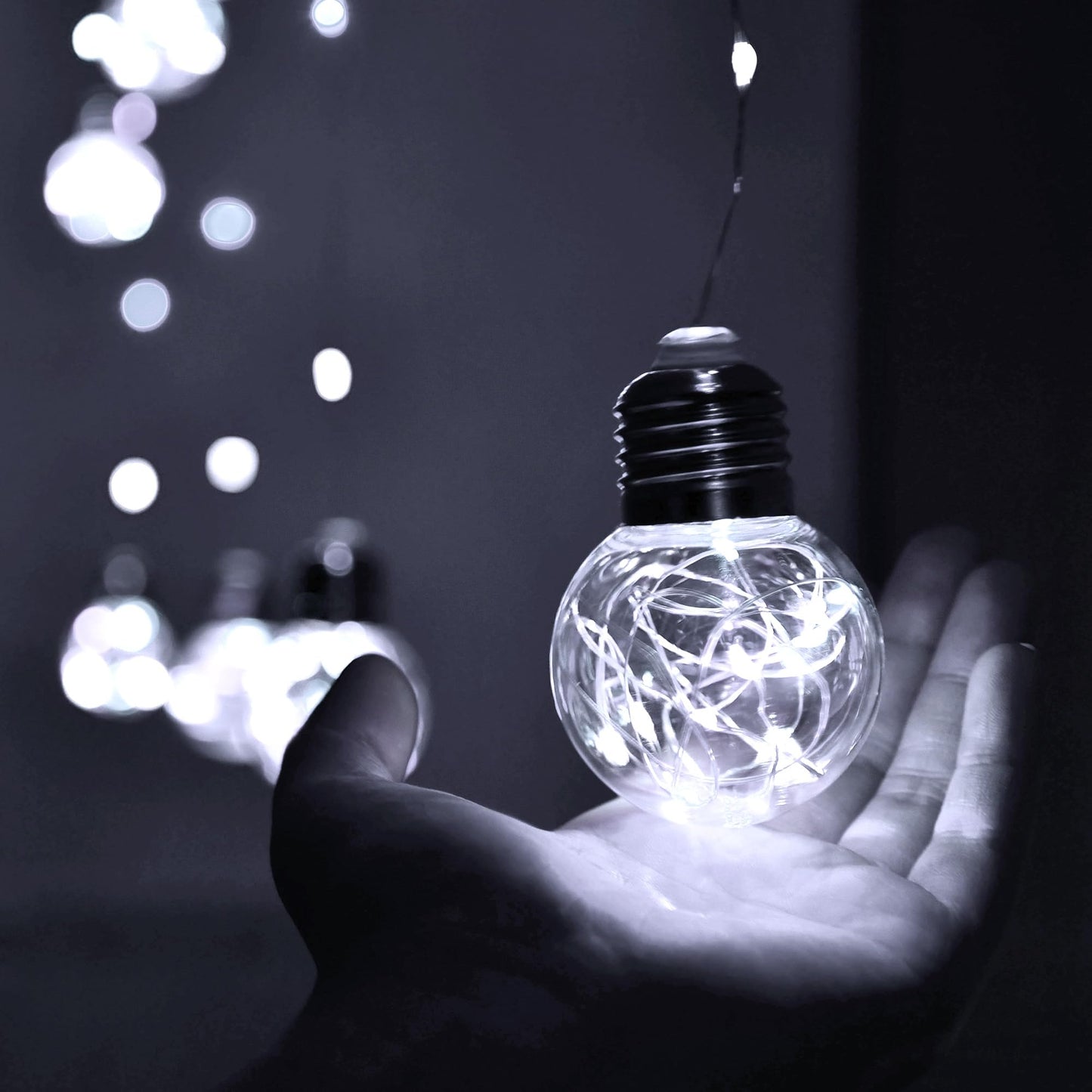 YOLIGHT Wishing Ball Curtain Lights 200 LED Window Curtain String Lights with Remote, USB Battery Powered Twinkle Globe Fairy Lights for Wedding Party Bedroom Halloween Christmas Decoration (White)