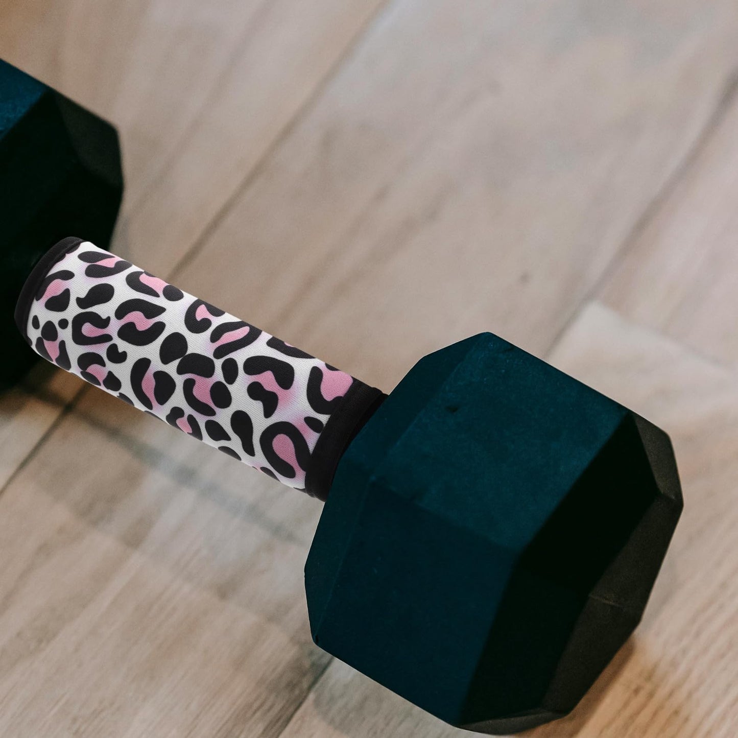 OHPHCALL Barbell Pad Set 2Pcs with Leopard Print Dumbbell Handle Covers Horizontal Bars Sleeve Non-Slip Protective Grip Pads for Pull Up and Weight Lifting Training