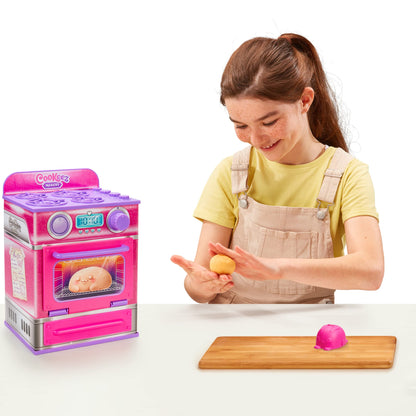 Cookeez Makery Cinnamon Treatz Oven – Interactive Bake & Reveal Oven Playset with Mystery Scented Plush (Cinnamon Pooch, Fondant Feline, or Strawberry Swirl), Mixing Tools, Dough, & Accessories, 5+