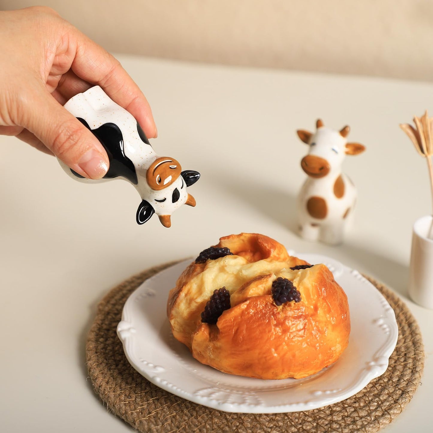 Bicuzat Ceramic Cartoon Cows Shape Salt & Pepper Shakers Set, Hand-Painted Cows Salt and Pepper Shakers, 2 PCS Set-Brown-B
