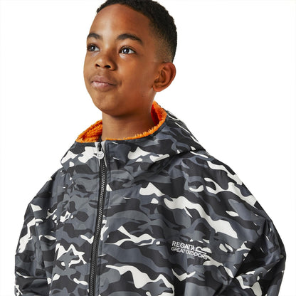 Regatta Kids Oversized Waterproof Changing Robe, Black camo, 9-13 Years
