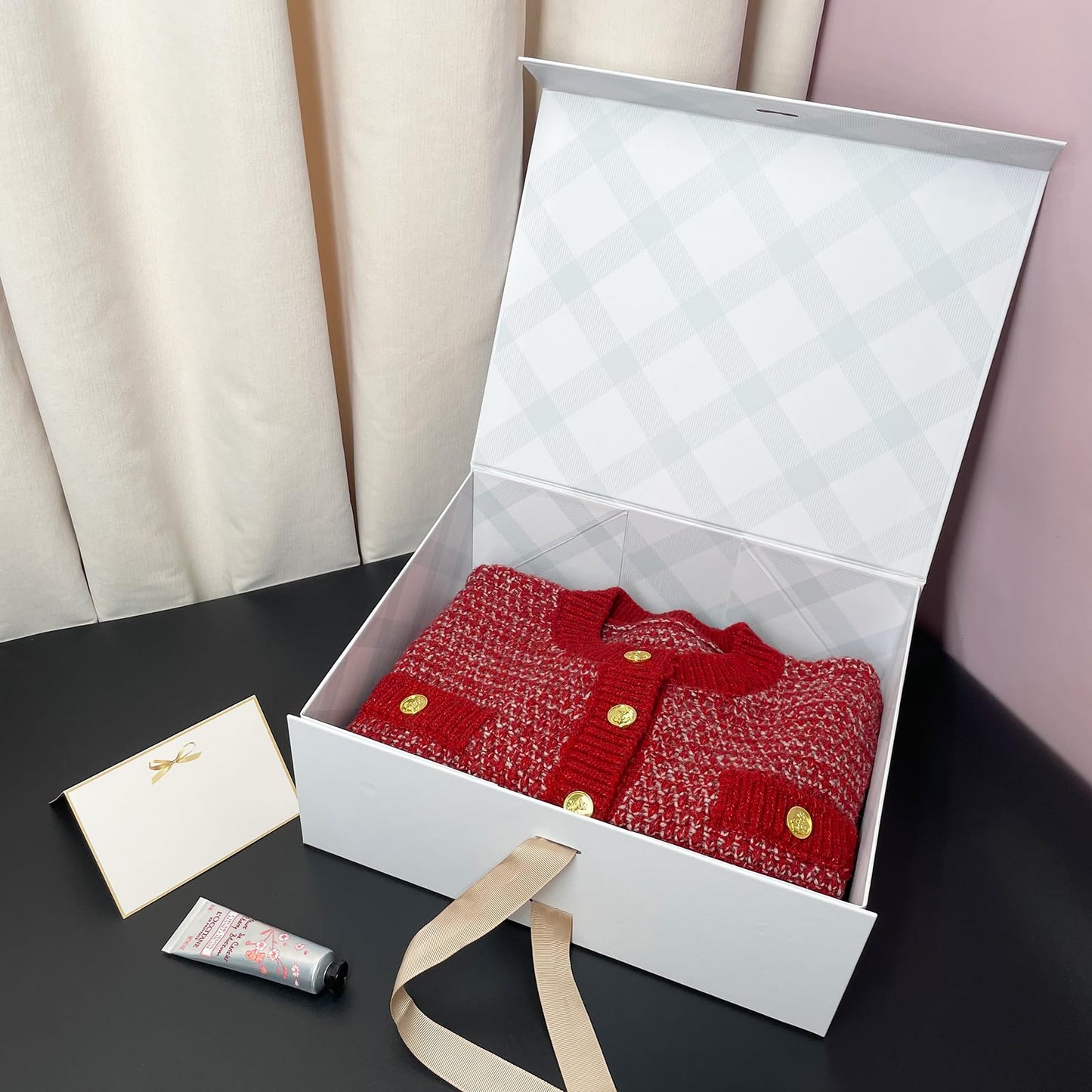 Tekhoho White Large Gift Box 33.5x27x12.5 cm, Premium Present Box with Magnetic Lid and Ribbon for Holidays Wedding Birthday Gift Packaging, Plaid Lining