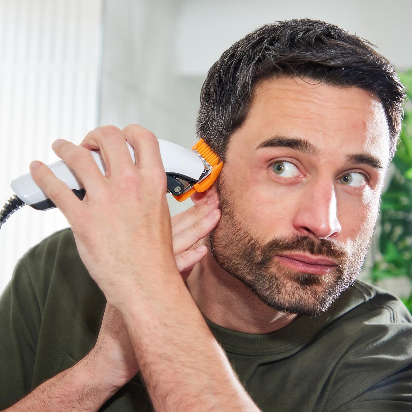 Remington Colour Cut Hair Clippers Kit (Corded, Stainless Steel Self-Sharpening Blades, Comfort Tip Blades, Taper Lever (0.5-2mm), 9 Colour Coded Combs (1.5-25mm), Scissors & Comb) HC5035