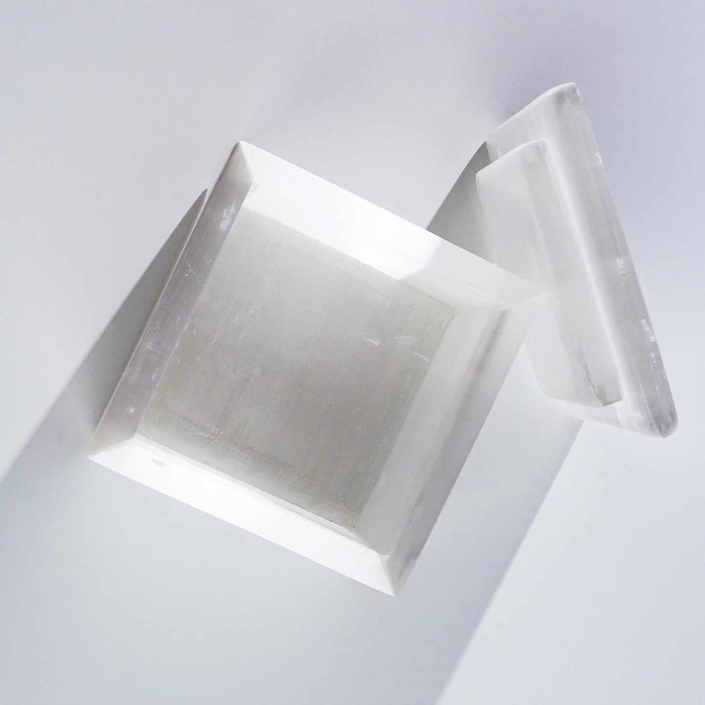 Natural Selenite Crystal Box, 4-Inch Stone Holder with Lid, Artisan-Crafted Geode Bowl for Energy Cleansing, Jewelry Storage, Meditation