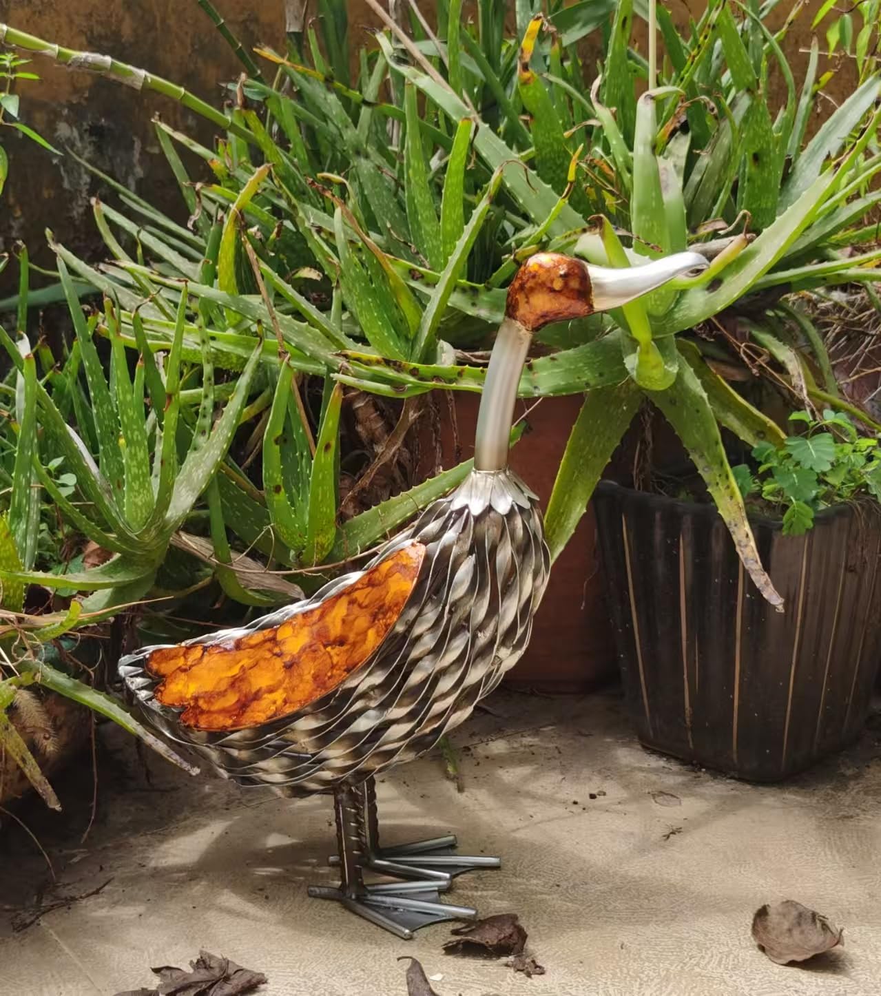 TXYS Metal Duck Decor Sculpture - Rustic Brown and Silver Finish, Standing Design, Unique Home Decor Gift for Living Room, Bedroom, or Office (F)