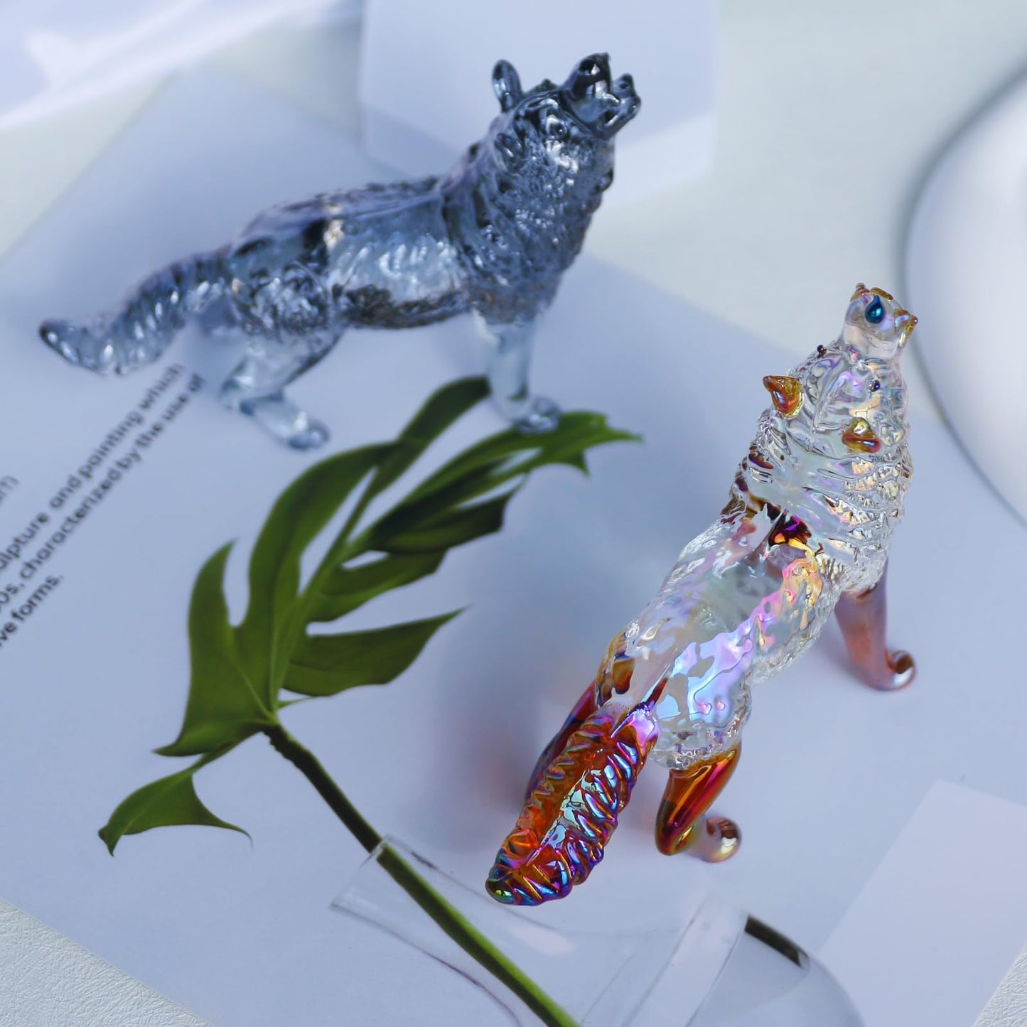 DLXK Crystal Glass Wolf Figurine Grey Howling Wolf Statue Hand Blown Glass Animal Sculpture Collectible Paperweight