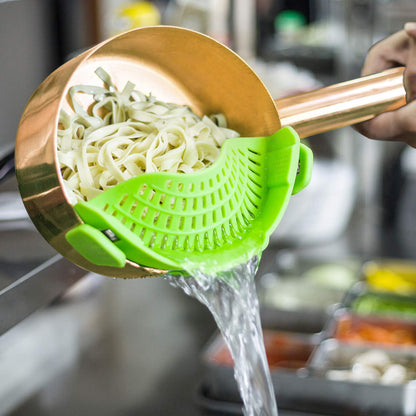 AUOON Clip On Strainer Silicone for All Pots and Pans, Pasta Strainer Clip on Food Strainer for Meat Vegetables Fruit Silicone Kitchen Colander