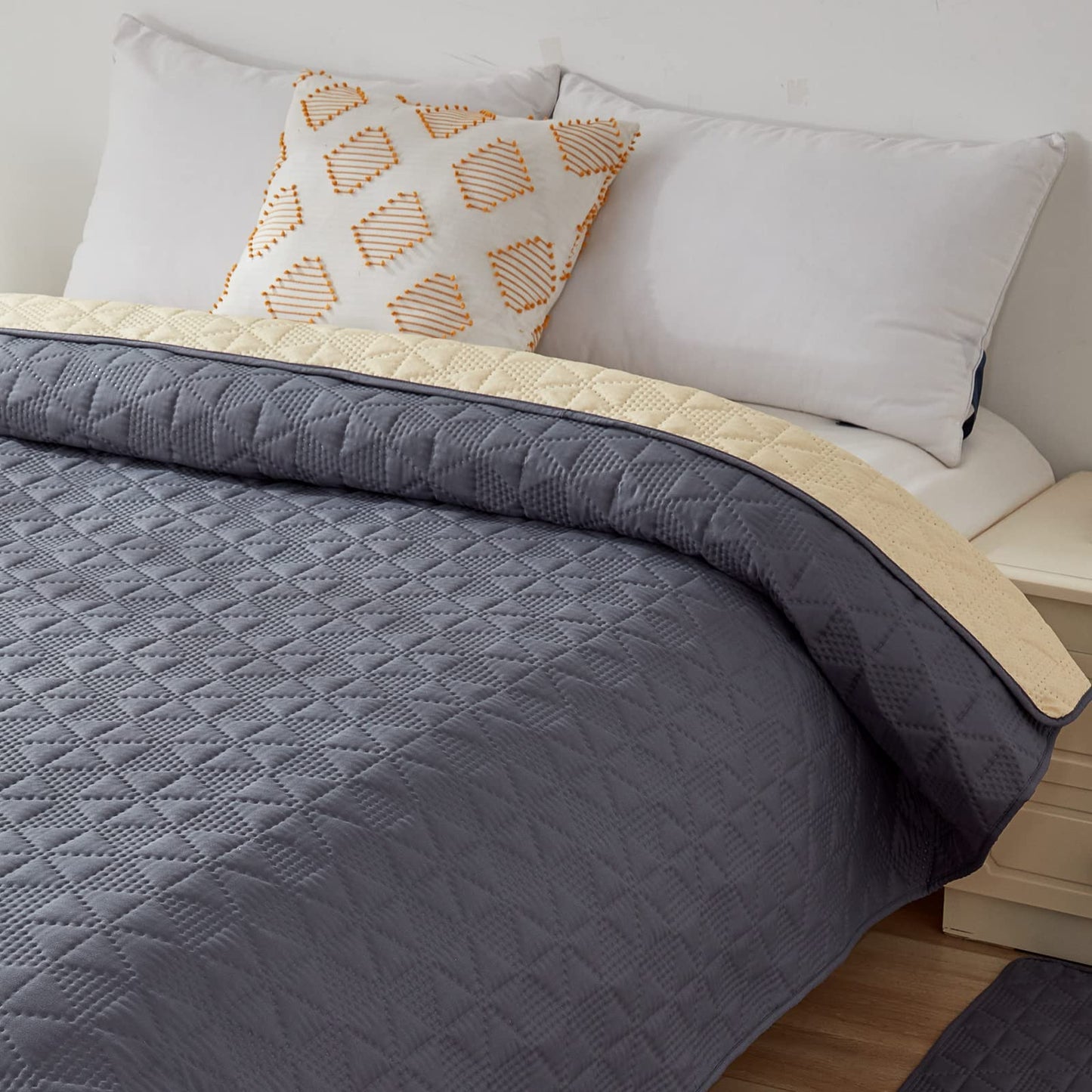 Taiyang 100% Waterproof Dog Sofa Cover, Waterproof Dog Blanket, Dog Bed Cover Protector, Pet Blanket, Furniture Protector for Kids, Dog, Cat, with Non-Slip Rubber Bottom (Grey, 132-208cm)
