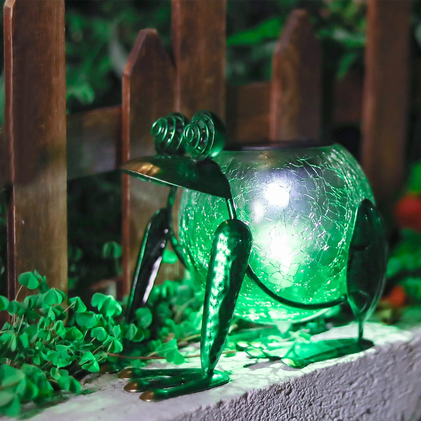 Solar Garden Lantern Waterproof LED Frog Solar Lights Outdoor Decorative Tabletop Lanterns Lamp for Pool Decor and Yard Patio Table Decoration or Mother's Day Gifts