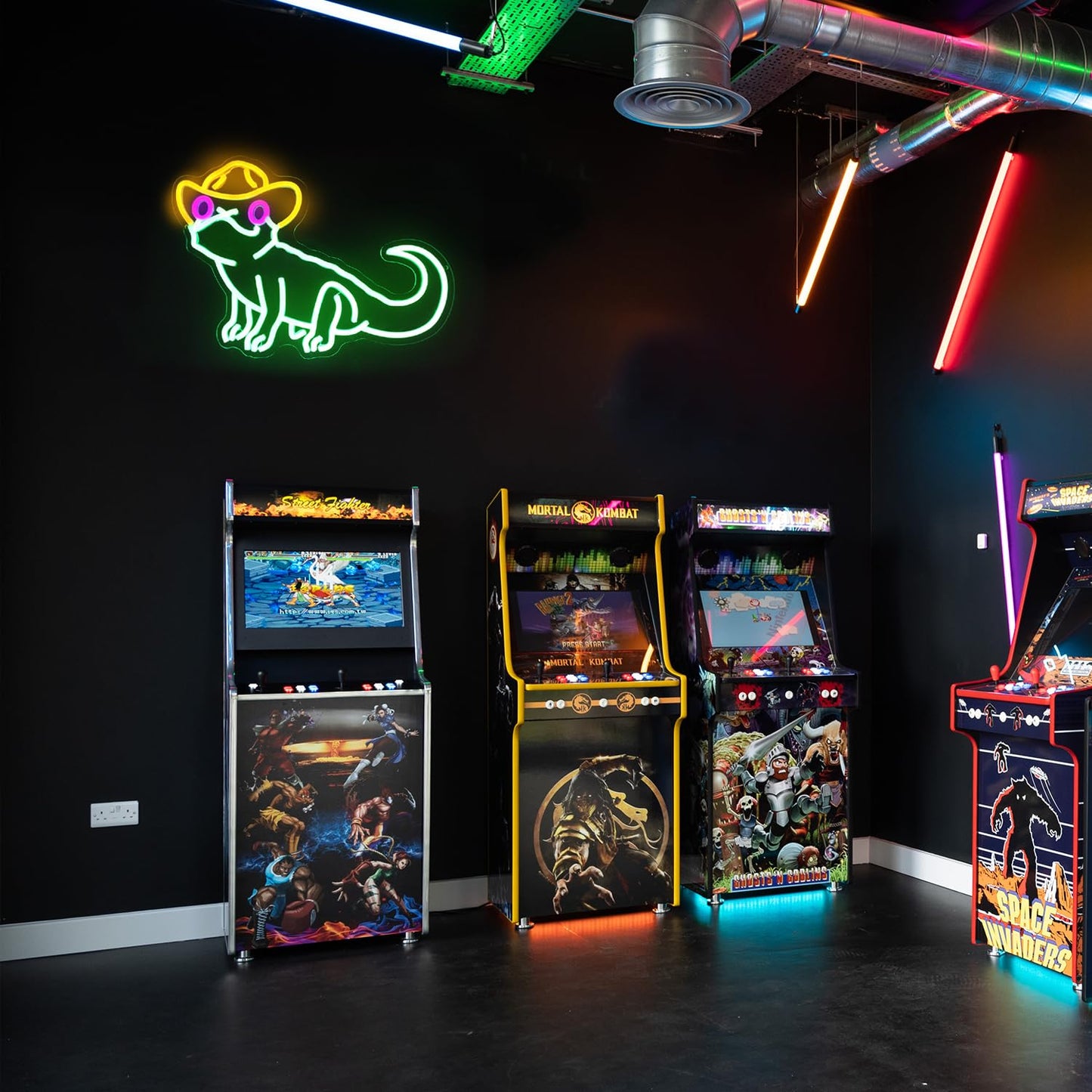 Cowboy Green Iguana Neon Sign Lizard Neon Lights Reptile with Cowboy Hat LED Signs for Wall Decor Anime Neon Light Sign Animal Light Up Signs for Kids Bedroom Game Room Birthday Party Decor