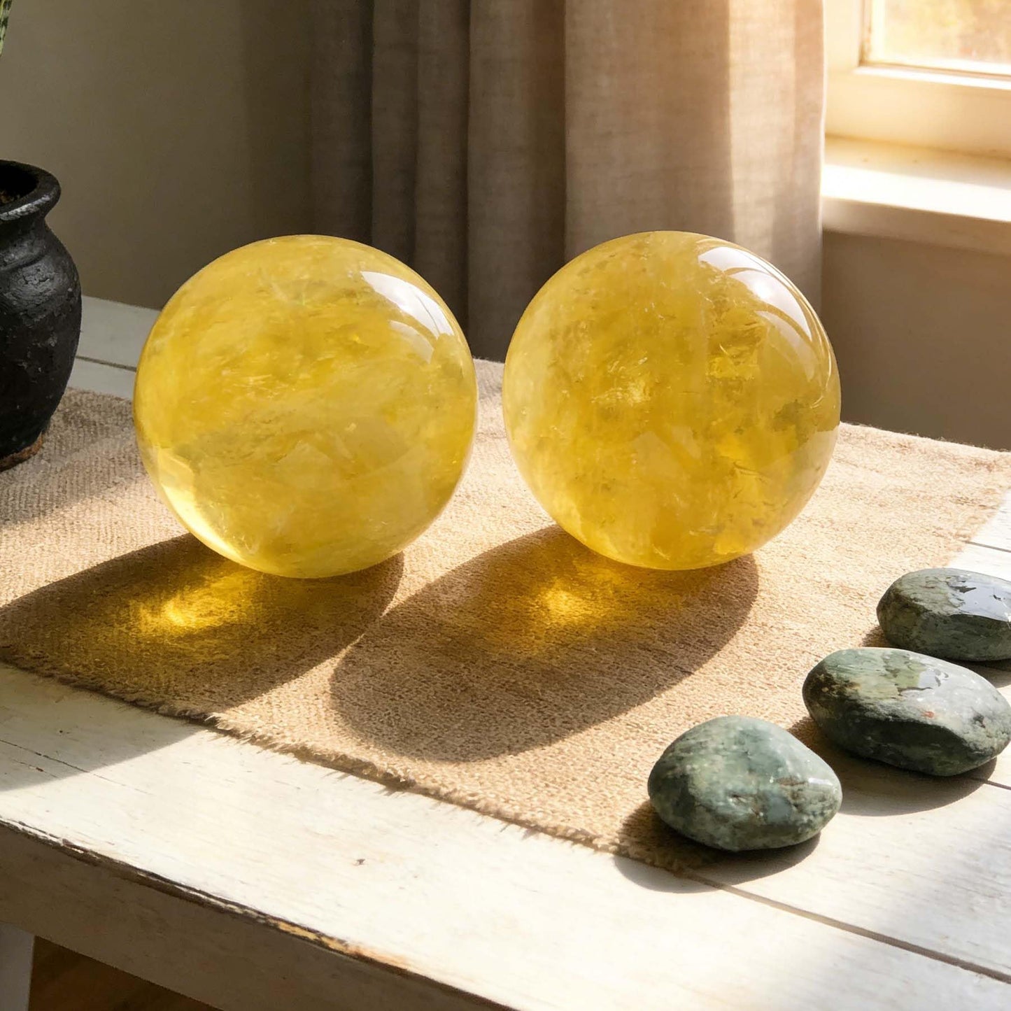 AierCrystal Natural Stone Crystal Sphere Feng Shui Home Decoration Ball Positive Energy Scrying Orb for Meditation Tool for Spiritual Space Purification Globe Diameter 4-5cm Citrine Sphere