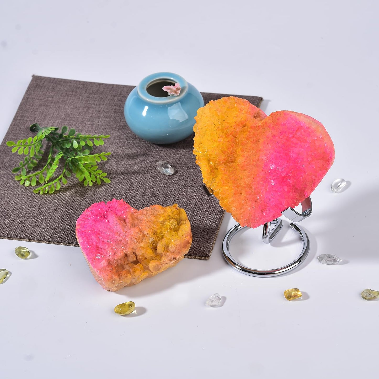 JIC Gem Pink Yellow Titanium Coated Large Heart Crystal Cluster Geode Healing Crystals Heart Shaped Rocks with Crystal Display Stand Home Decor Reiki Meditation 3.14-3.54 inch