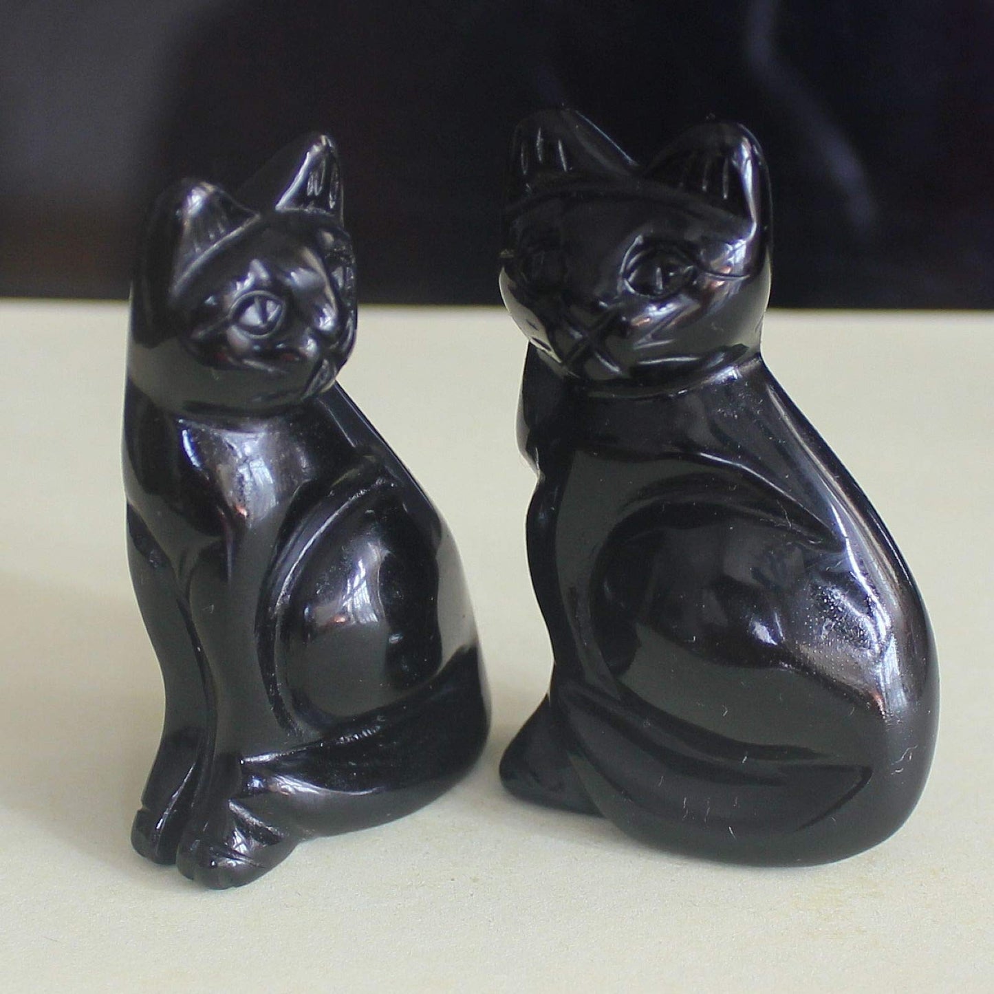 Carved Black Obsidian Crystal cat Figurine Animal Statue (Black Obsidian)
