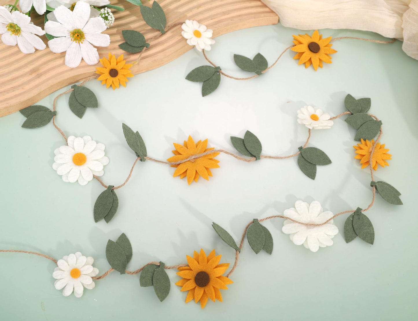 Felt Daisy Sunflower Garland - Flower Party Wall Hanging Decorations,Bohemian Daisy Sunflower Felt Banner,Floral Leaf Chain Garland Photo Props,Garden Birthday Wedding Banner Decorations