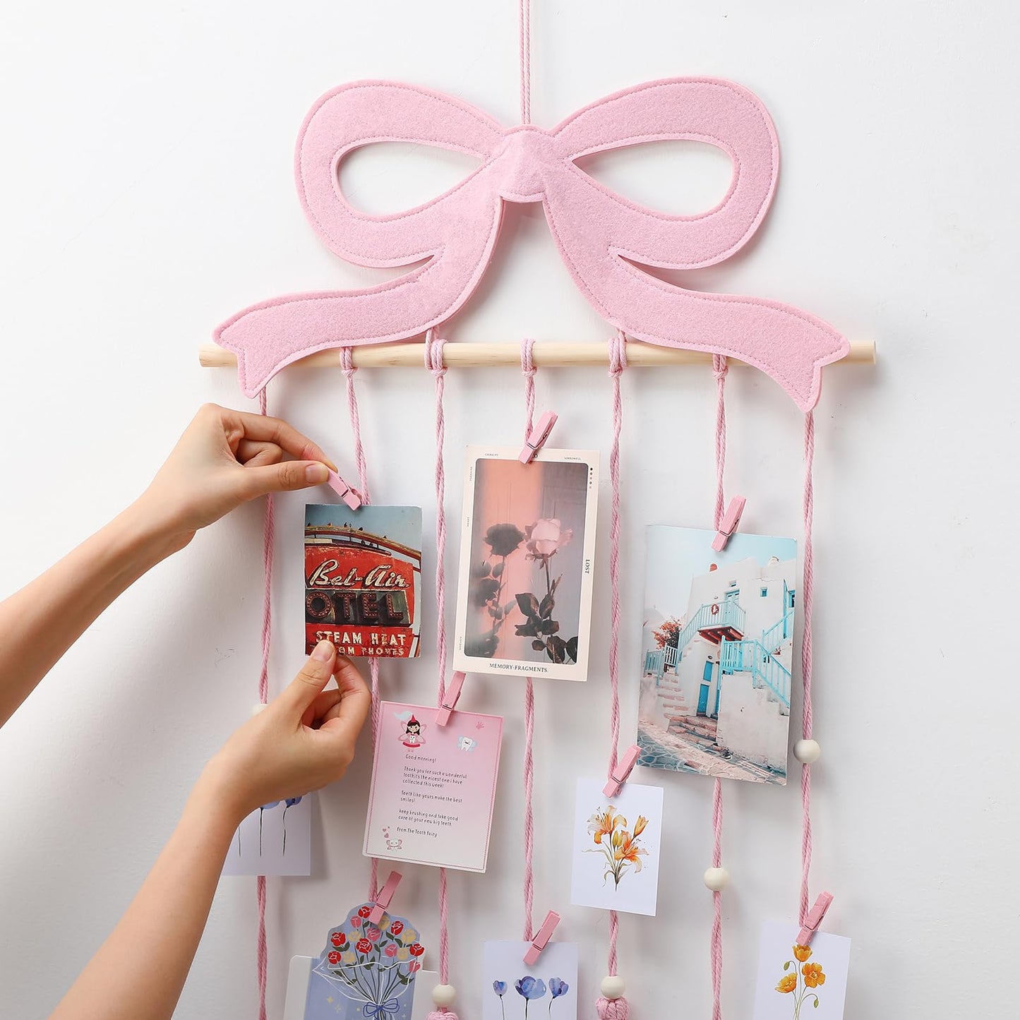 Fiwochic Pink Bow Hanging Photo Display Pink Bow Wall Decor Macrame Wall Hanging Coquette Picture Holder with 30 Clips for Teenage Girl Gift Room Decor Bedroom Graduation Wedding Coquette Party