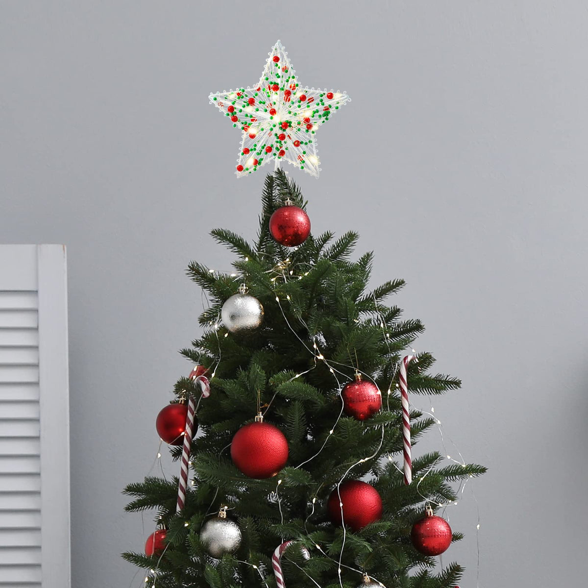 Whaline Christmas Star Tree Topper 8.3 Inch Red Green Berries Dotted 3D Star Treetop LED Lighted Battery Powered Unique Design Xmas Tree Ornament for Christmas Party Indoor Outdoor Home Decoration