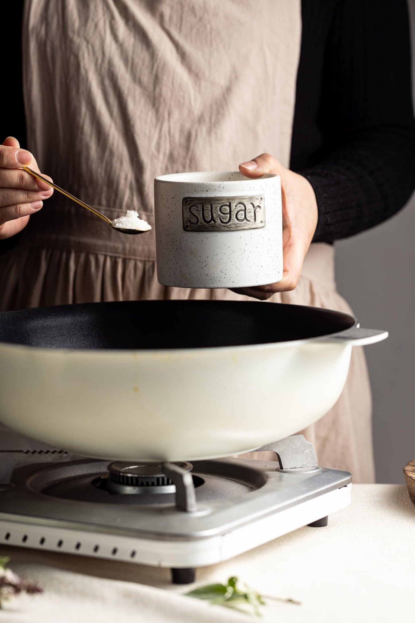LYEOBOH Sugar Container, Ceramic Sugar Bowl with Lid and Spoon,15 OZ Sugar Holder for Coffee Bar Accessories, Sugar Jar for Countertop, Azucarera Farmhouse Home and Kitchen, White