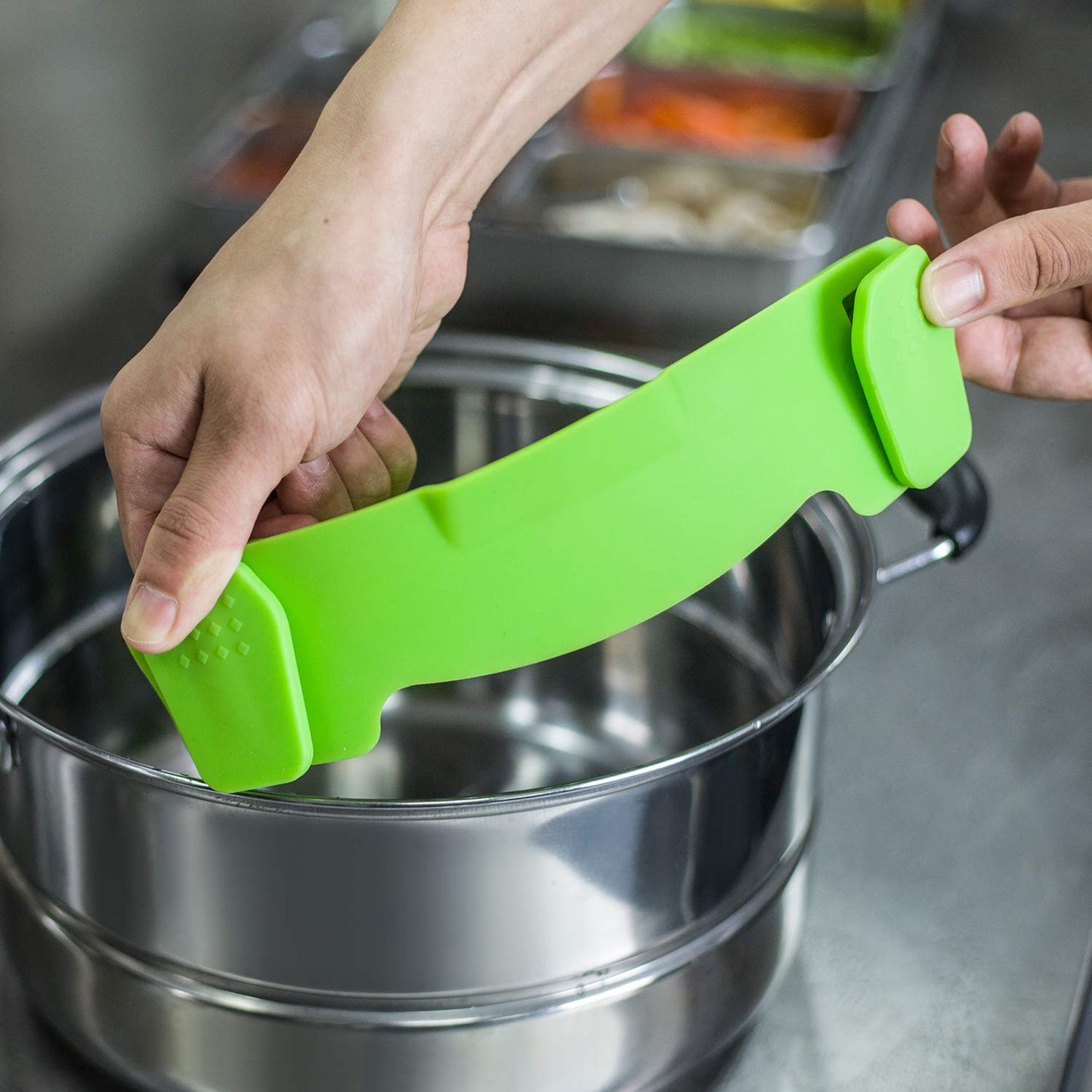 AUOON Clip On Strainer Silicone for All Pots and Pans, Pasta Strainer Clip on Food Strainer for Meat Vegetables Fruit Silicone Kitchen Colander